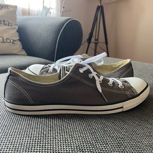 Dainty Ox Charcoal Low Top Converse